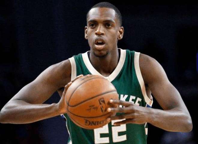 意媒：安古伊萨在喀麦隆国家队中遭遇肌肉受伤