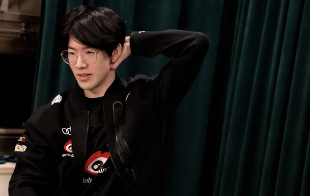 更是对足球 更是对足球